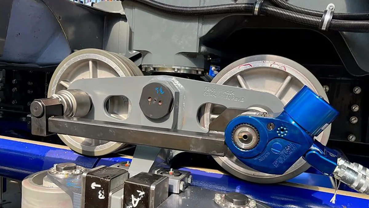 Затяжка болтинг-машиной MXTP колёсной пары тележки аттракциона скоростных горок