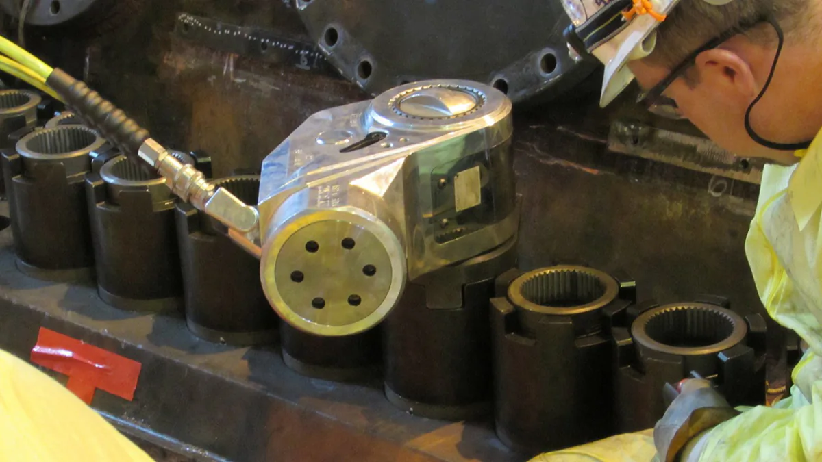 Экономия времени на 60% с использованием инструмента и крепежа HYTORC