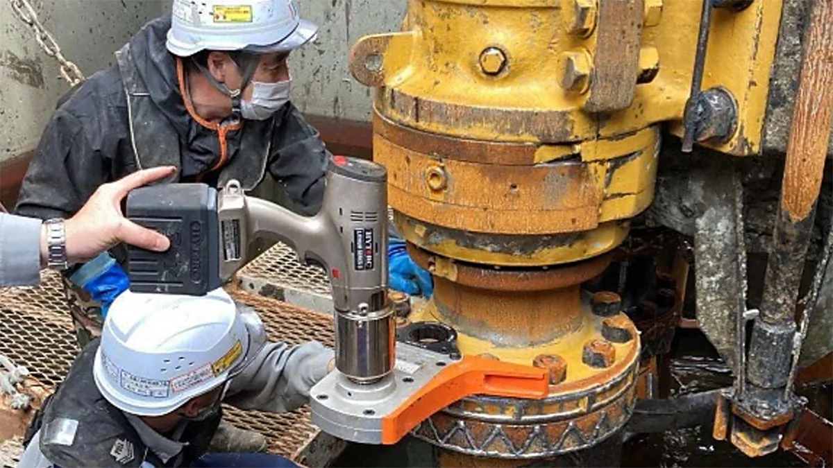 Затяжка бурильного оборудования аккумуляторной болтинг-машиной LST в условиях ограниченного пространства